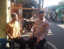 Dekat dan Peduli, Bhabinkamtibmas Galur Sambang Warga RT 02 RW 01 Bahas Kamtibmas