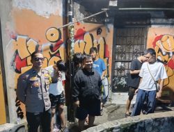 Patroli Jalan Kaki Bhabinkamtibmas Kampung Rawa Bersama Ketua RW 04, Bentuk Kepedulian pada Lingkungan