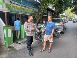 Bersama Ketua RT 12/02, Polisi Jaga Keamanan Melalui Patroli dan Sambang