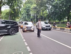 Pelayanan Prima Pagi Hari Polsek Sawah Besar, Lakukan Pengaturan Arus Lalulintas