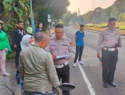 Sigap Dan Tanggap,  Personel Polsek Metro Menteng Bantu Korban Kecelakaan Lalu Lintas Di TL. Paulus Jalan Imam Bonjol