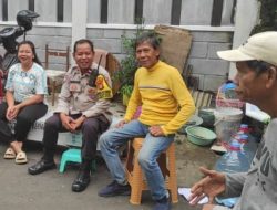 Sambangi Warga Saat Libur Panjang, Bhabinkamtibmas Pasar Baru Ajak Warga Jaga Kamtibmas”