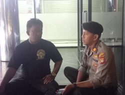Respon Cepat Laporan Warga, Kanit Samapta Polsek Menteng Tindaklanjuti Permasalahan Parkiran di Jalan HOS Cokroaminoto