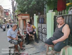 Ciptakan Lingkungan Aman, Bhabinkamtibmas Kampung Rawa Patroli dan Sambang ke Warga