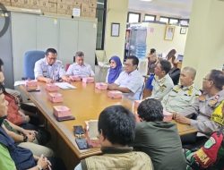 Menguatkan Sinergi, Bhabinkamtibmas Aktif Dalam Rapat Koordinasi FKDM dan 3 Pilar Johar Baru