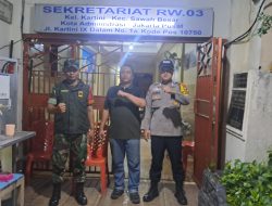 Sambang Malam Hari Bhabinkamtibmas Kartini Di Pos Siskamling RW. 003