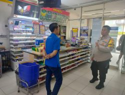 Bhabinkamtibmas Kelurahan Senen Sambangi Toko Indomaret, Sampaikan Imbauan Kamtibmas