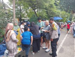 Polri Hadir di Tengah Masyarakat, Bhabinkamtibmas Amankan Bazar HUT DKI di Kemayoran