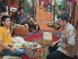 Kapolsubsektor Kampung Bali Hadir Dan Jalin Silaturahmi Dengan Karyawan Butik Pastikan Aman