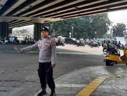 Unit Samapta 1052 Atur Lalu Lintas Pagi Hari di TL Karet Bivak, Antisipasi Kemacetan