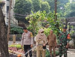 “Tertib dan Asri! Polisi Jaga Langsung Penataan Taman Rusun Dakota”