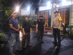 Dari Poskamling RW 09, Bhabinkamtibmas Sebar Pesan Damai dan Keamanan untuk Idul Adha