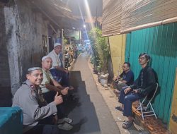 Silaturahmi di Satkamling RT 03 RW 06 Pegangsaan, Bhabinkamtibmas Ajak Warga Bersinergi Cegah Tawuran dan Curanmor
