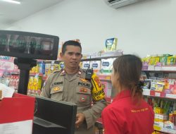 Jelang Idul Adha, Bhabinkamtibmas Pantau Keamanan di Alfamart Kwitang