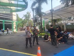 Bhabinkamtibmas Pemantauan Giat Pemotongan Hewan Kurban Di Kantor ESDM, Tekankan Pentingnya Kebersihan