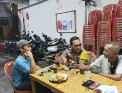 Sambang Satkamling RW 02, Bhabinkamtibmas Kampung Rawa Ajak Ketua RT dan Warga Aktif Jaga Kamtibmas di Wilayah