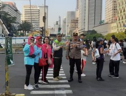 Simpang Wahid Hasyim Menteng Ramai Oleh Warga Berolahraga, Kapolsubsektor Sabang Pantau dan Berikan Imbauan Kamtibmas