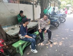 Bhabinkamtibmas Kebon Kacang Saling Koordinasi Dengan Ketua RT 06/05 Memastikan Wilayah Kondusif