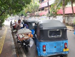 Kapolsubsektor Kayu Awet Sambangi Warga dan Pengemudi Bajaj: Patroli Humanis Serta Bantu Warga yang Kesusahan