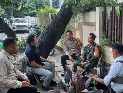 Dekatkan Diri dengan Warga, Polisi dan TNI Sambangi Tokoh Pemuda
