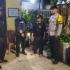 Bhabinkamtibmas Johar Baru Sambangi Poskamling RW 09, Imbau Warga Tingkatkan Kewaspadaan