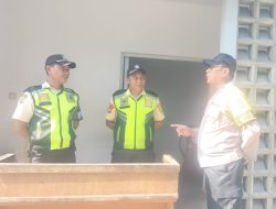 Bhabinkamtibmas Johar Baru Sambangi Pergudangan Kemenkes, Ajak Security Bersinergi Jaga Keamanan Lingkungan