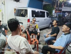 Patroli Sambang RW 02, Bhabinkamtibmas Kampung Rawa Ajak Tokoh Warga Perkuat Keamanan Lingkungan