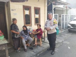 Bhabinkamtibmas Sambangi Warga Petojo Selatan, Sampaikan Himbauan Kamtibmas
