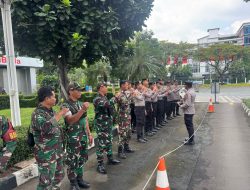 Mahasiswa Gelar Unjuk Rasa di Depan Bank Panin, Polisi Lakukan Pengamanan Ketat
