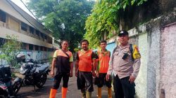 Bhabinkamtibmas Sambangi Petugas Sudin Tata Air, Sampaikan Pesan Kamtibmas di Kali Probolinggo