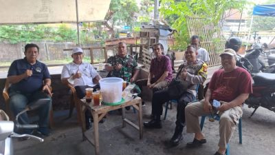 Bhabinkamtibmas Pegangsaan Pantau Kegiatan Normalisasi Drainase di Jalan Talang Ujung