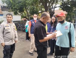 Bhabinkamtibmas Kelurahan Senen Monitoring Giat Jumling PSN di RW 01 untuk Cegah DBD