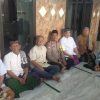 Dekatkan Diri dan Warga, Aiptu Baktiar Shalat Jumat Bersama dan Ajak Warga Jaga Kamtibmas
