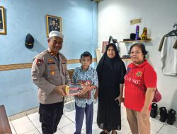 Peduli dan Mengayomi, Polri Beri Santunan untuk Anak Sunatan Massal di HUT Bhayangkara ke-79