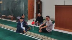 Lewat Jumat Berjamaah, Polisi dan Warga RW 09 Pererat Ukhuwah dan Perkuat Keamanan