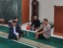 Lewat Jumat Berjamaah, Polisi dan Warga RW 09 Pererat Ukhuwah dan Perkuat Keamanan