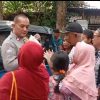Jumat Berkah, Polisi dan Babinsa Bagikan 100 Nasi Bungkus untuk Warga Kurang Mampu di Menteng