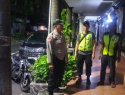 Bhabinkamtibmas Johar Baru Sambangi Poskamling RW 07, Warga Diajak Bersinergi Jaga Keamanan Lingkungan