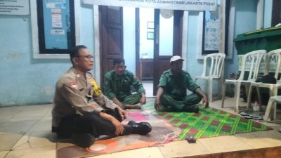 Aiptu Sunarto Sambangi Poskamling RW 06, Ajak Warga Bersinergi Jaga Keamanan Lingkungan