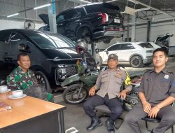 Bangun Sinergi Lewat Sambang, Aiptu Baktiar Ajak Security Showroom Hyundai Bersama Jaga Kamtibmas