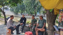 Bhabinkamtibmas dan Babinsa Sambang Warga di Pasar Baru, Sampaikan Himbauan Kamtibmas