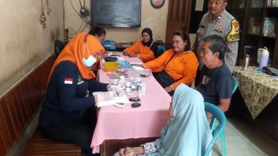 Monitoring Posyandu Balita dan Lansia di RW 01 Mangga Dua Selatan Berjalan Lancar