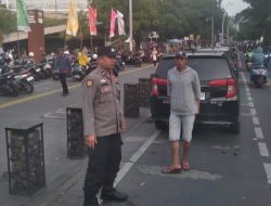 Tertibkan Parkir Liar, Personel Polsek Metro Menteng Atur Lalin dan Himbauan di Depan TIM