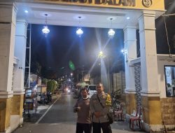 Dinihari, Upaya Bhabinkamtibmas Pegangsaan Jaga Kamtibmas Bersama Warga RW 08 Matraman Dalam II