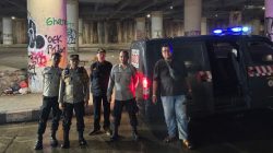 Operasi Tiga Pilar Polsek Kemayoran Antisipasi Kejahatan Jalanan di Tengah Hujan Deras