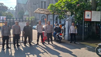 Polsek Sawah Besar Lakukan Pengamanan Giat Di Gereja Katedral Cegah Kemacetan