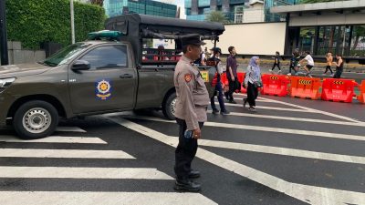Personel Polsek Metro Menteng Pengamanan Giat “Jakarta Dalam Warna” di Jalan Purworejo Menteng