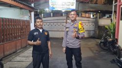 Briptu Robby Sambangi Pos Satkamling RW 07 Kampung Rawa, Ajak Warga Bersinergi Jaga Keamanan Lingkungan”