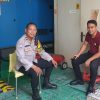 Sambangi Kantor Pos Pasar Baru, Bhabinkamtibmas Ajak Warga Waspada Penipuan Online