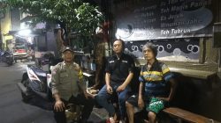 Bhabinkamtibmas dan Hansip RW 02 Galur Bersinergi Jaga Keamanan Lingkungan